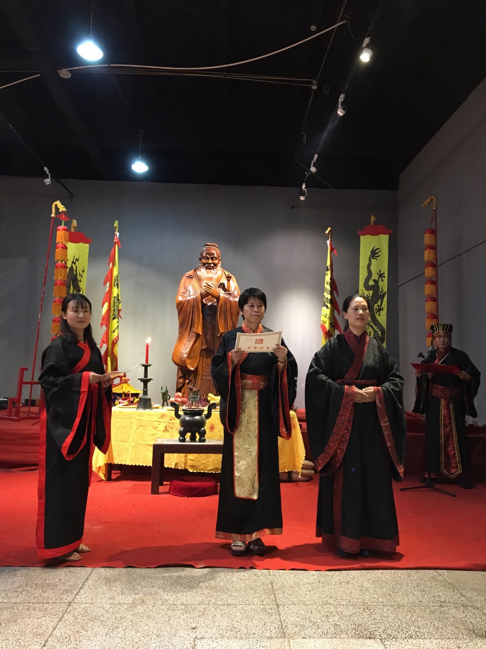 Teachers and students take part in a Confucius appreciation ceremony